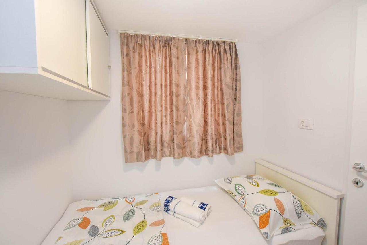 Mobile Home Dandelion Biograd Na Moru Exterior photo