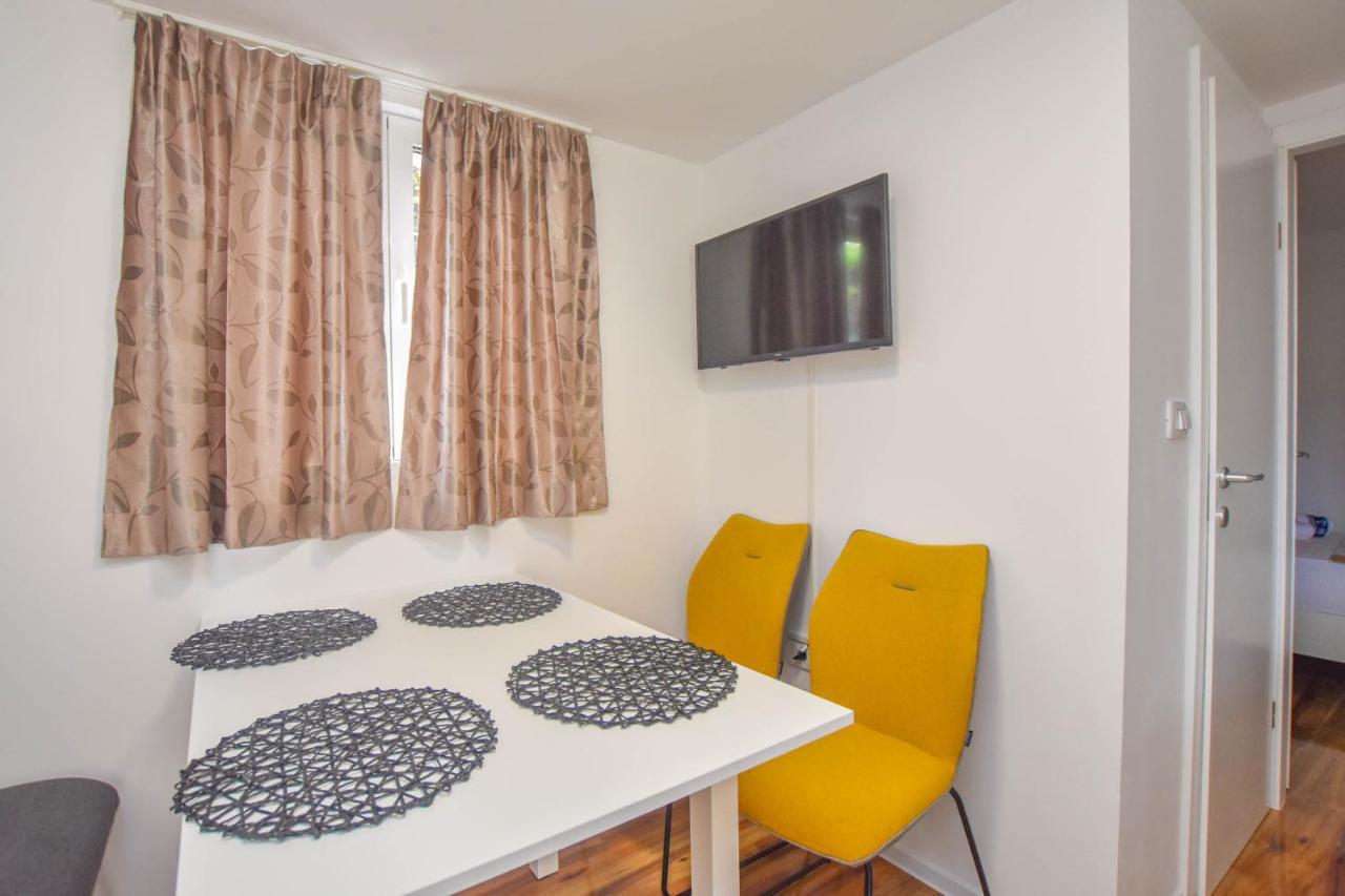 Mobile Home Dandelion Biograd Na Moru Exterior photo