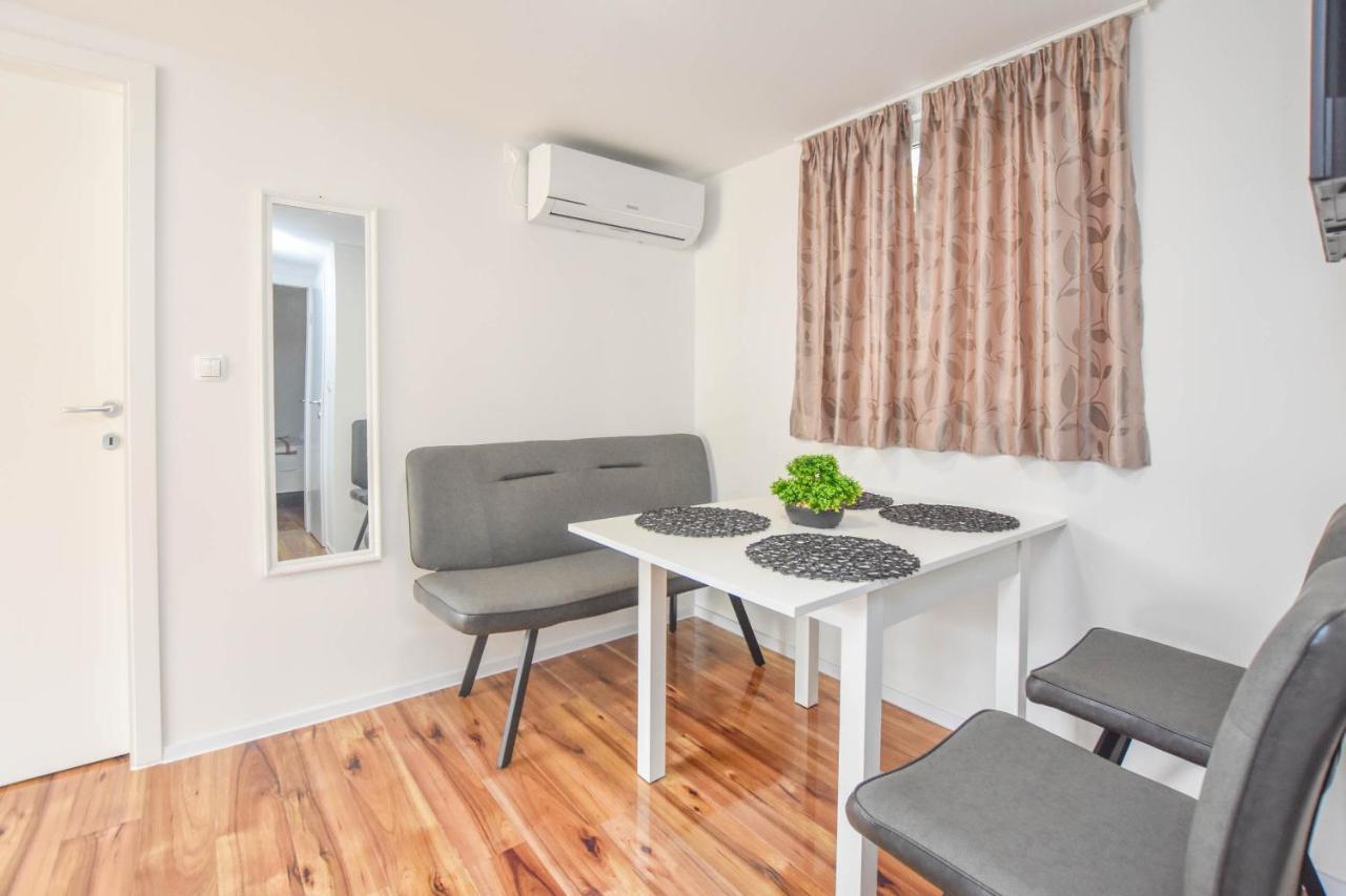 Mobile Home Dandelion Biograd Na Moru Exterior photo